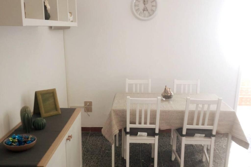 Il Girasole Apartment Каляри Екстериор снимка